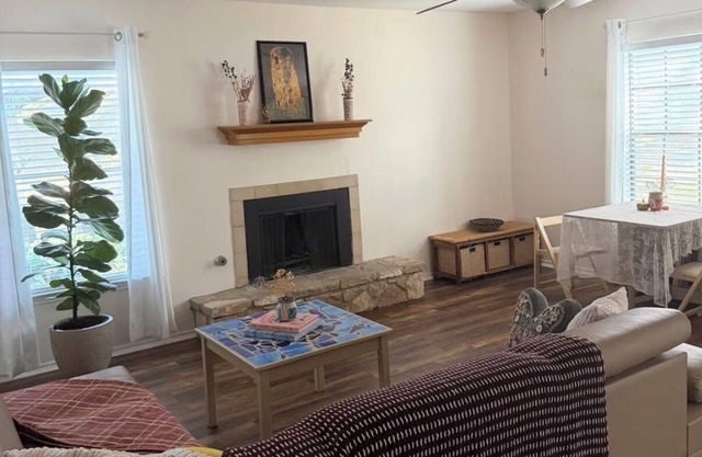 Peaceful cottage near parks and nature trails in San Antonio