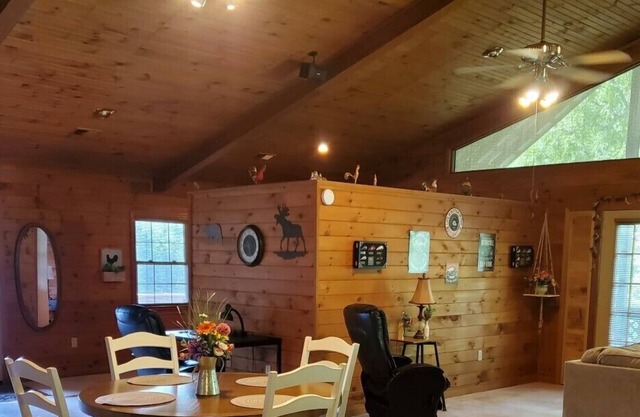 Peaceful getaway by a cozy mountain creek.