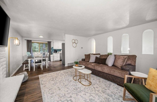 Peaceful Haven I Stylish Home in North Spokane