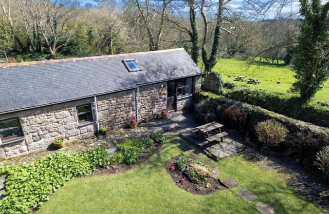 Peaceful in the Lamorna Valley - walk to pub & sea