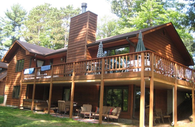 Peaceful Lake Home with 3 bed/3 bath+ 2 bonus bedrooms with 2 kings or 4 twins
