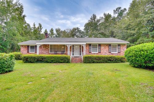 Peaceful Lumberton Home - 7 Mi to Dtwn Riverwalk!