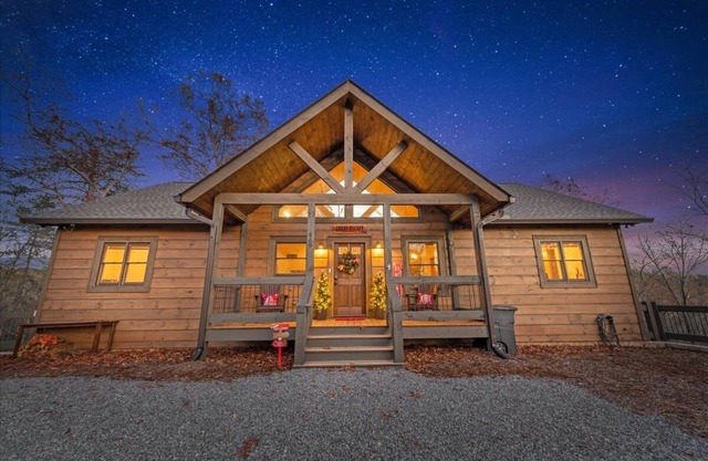 Peaceful Mountain View Cabin Hot Tub Ultimate Game Room