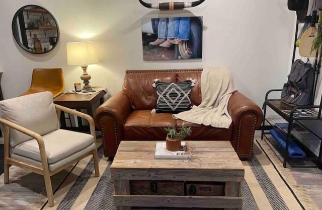 Peaceful new Tiny Home on farm, steps to wineries!n