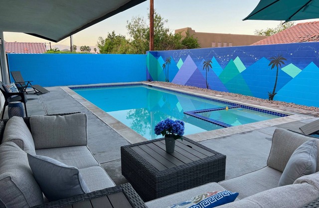 Peaceful paradise, mountain views, pool, spa, dog ok! Work or play!