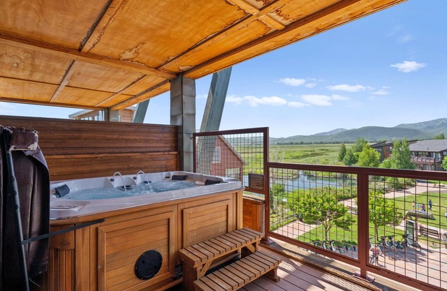 Peaceful Park City Retreat | Private Hot Tub, Mtn Views, Fireplace, Balcony