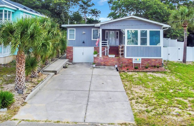 Peaceful Pet Friendly Beach Home-Golf Cart Friendly