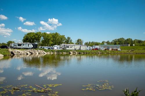 Peaceful Pondside Stay