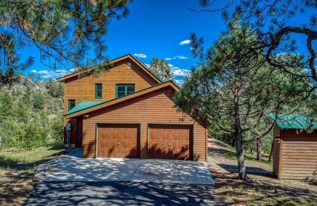 PEACEFUL & PRIVATE 6+ ACRE PROPERTY WITH OUTSTANDING MOUNTAIN VIEWS!