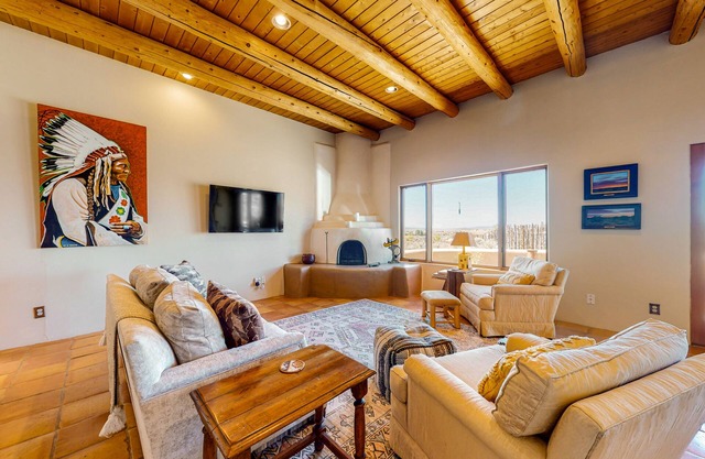 Peaceful retreat with 360º views, Kiva fireplace & firepits - dog-friendly