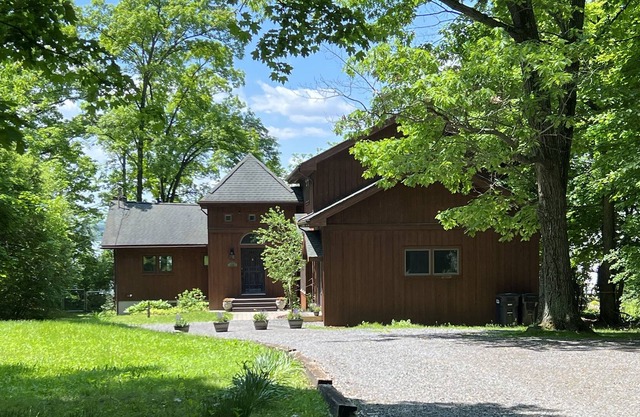 Peaceful retreat in the heart of the Finger Lakes with 100 ft of lake front