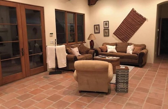 Peaceful spacious Spanish style Casita in Wine Country