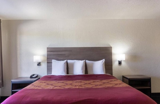 Peaceful Stay Near Alamo and Downtown Attractions + Parking