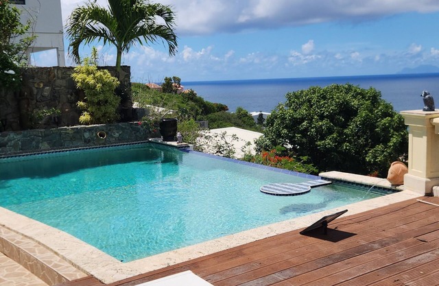 Peaceful views and tranquilly awaits you 2-bdrm Villa in Belair, AC, Pool, Wifi