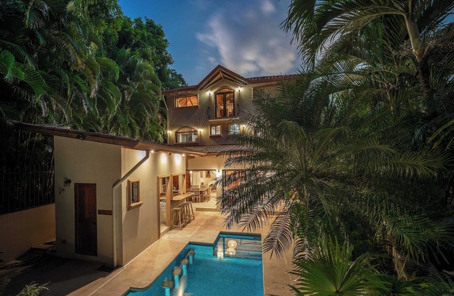 Peaceful, Walk to Beach, You're gonna love it!
