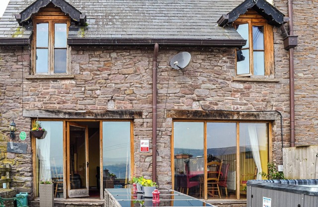 Peacock Cottage - UK36422