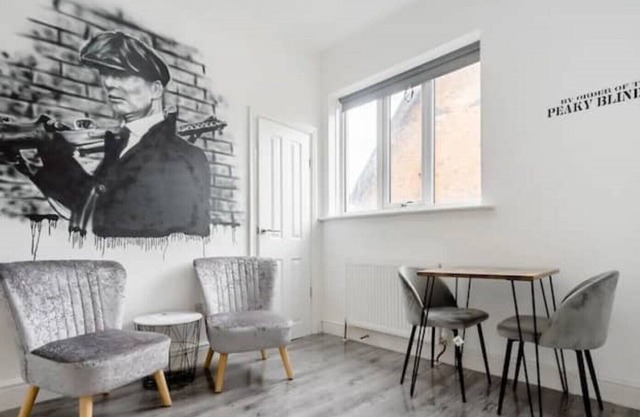 Peaky Blinders Apartment nr Birmingham City Centre