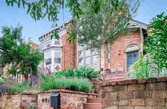 Pearl St Townhouse 2 bed/2 bath