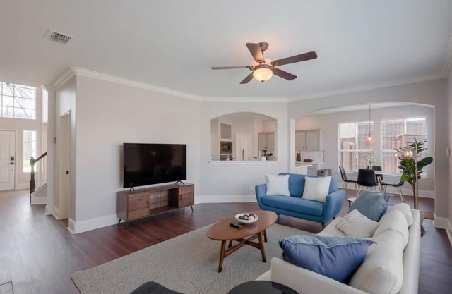 Pearl White Dream Home With Private Pool & Theatre