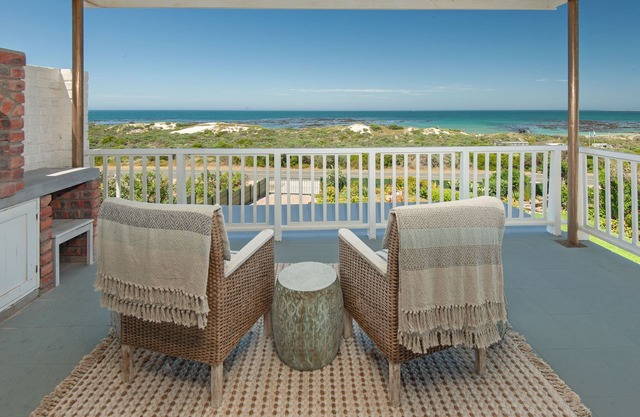 Pearly Beach House - Four Bedroom House, Sleeps 8