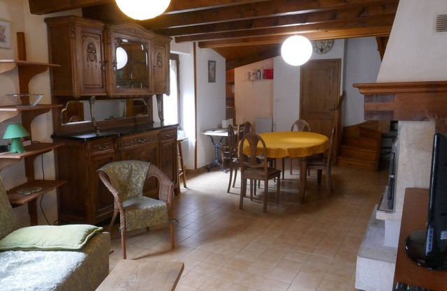 Pedestrian center, upstairs apartment and use of entire house