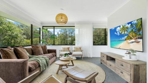 Peking Duck - Sleeps 7, Luxe Riverside Retreat