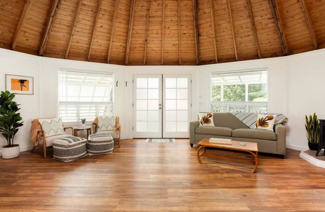 Pele Cottage - Volcano Village Retreat