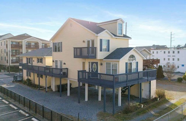 Pelican 1+2+3 | Entire House 10BR 6.5BA Ocean Side