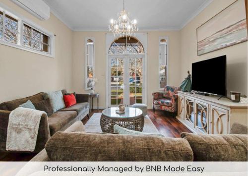 Pembroke - CBD, Elegant & Character Filled Stay