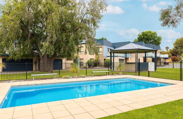 Penguins by the Beach - sleeps 9