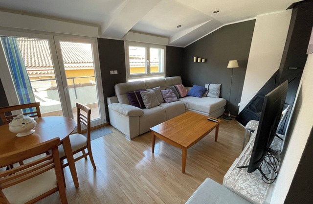 Penthouse next to the central market, 2' from the Plaza del Pilar, with optional parking