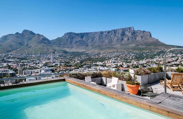 Penthouse w/Table Mountain Views (Pride View)