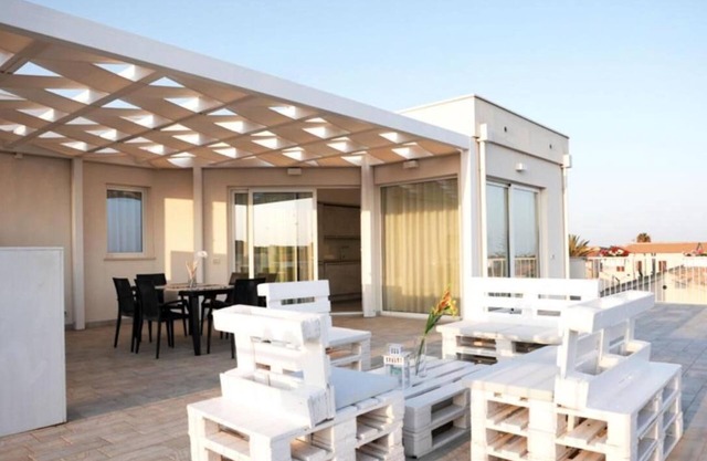 PENTHOUSE WITH OUTDOOR BARBEQUE AND SEA VIEW