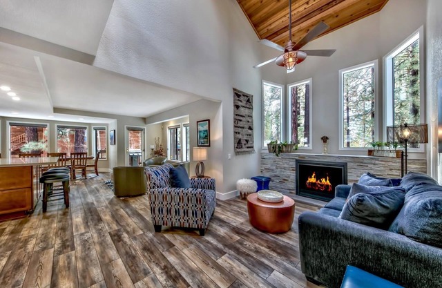 People’s Choice! Newly Remodeled, Home Theater, Families, Pets, Hot Tub
