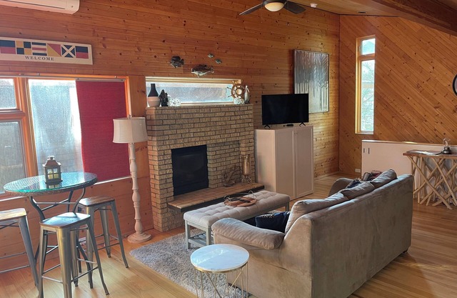 Pepin Guest Haus - walk to the winery!