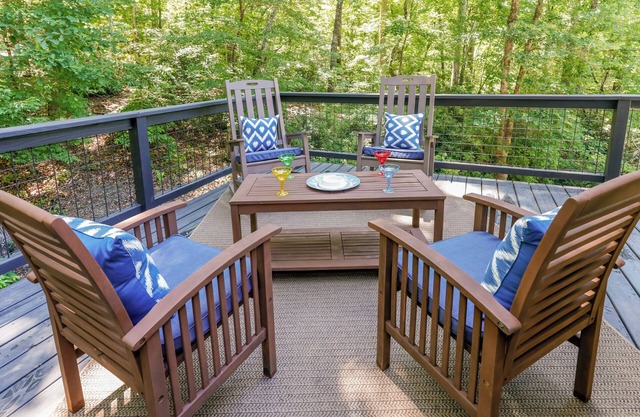 Perch and Pine Cottage sleeps 6, lake access firepit