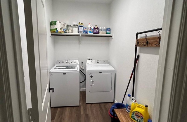 Perfect 4-bedroom building with AC in Melissa