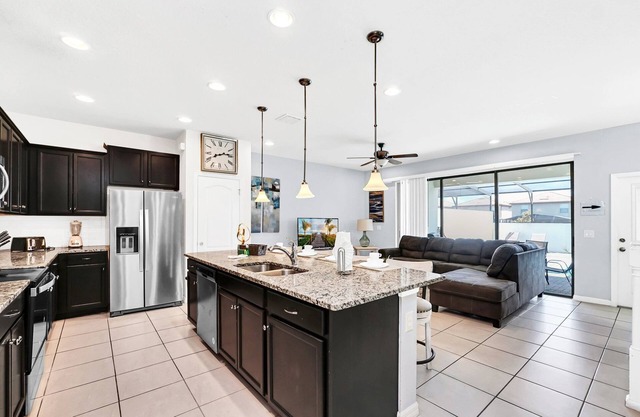 Perfect 5-bedroom with private pool close to Disney