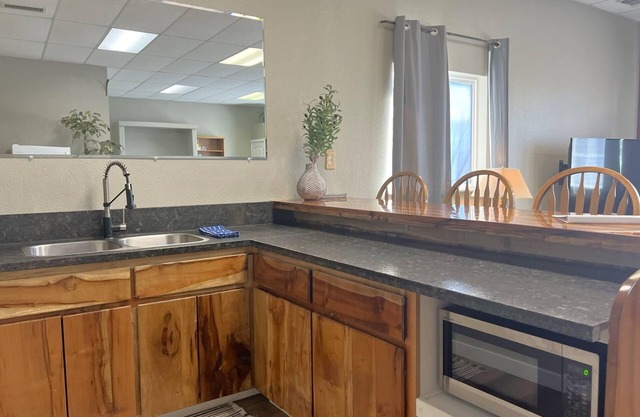 Perfect Captains Quarters Down in the Harbor-3 Queen Beds