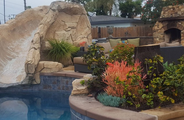 Perfect Escape Beach Bungalow w/private pool and hot tub. 5 min walk to beach.