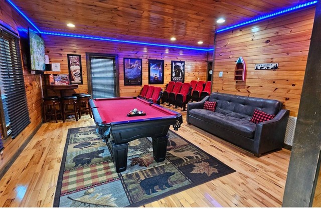 Perfect for Large Families 5BR Gatlinburg Cabin w/Game Room, Theater & HotTub