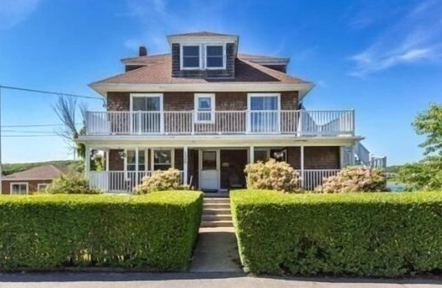 Perfect Good Harbor Beach vacation home for large and/or extended family getaway