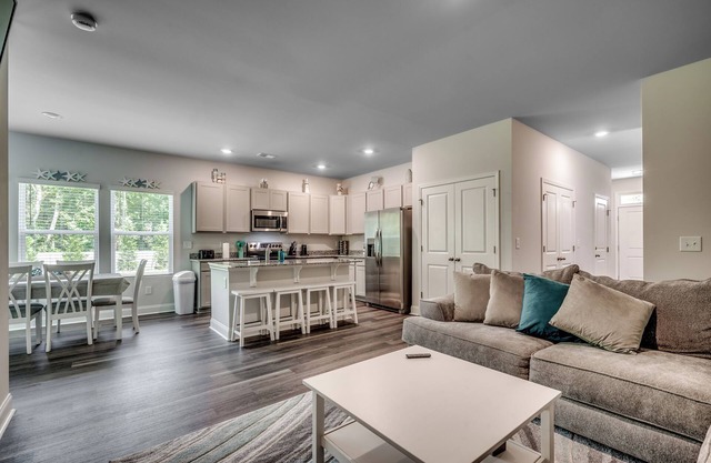 Perfect NEW Construction Mid-Term Stay End Unit TH w/Garage In NMB