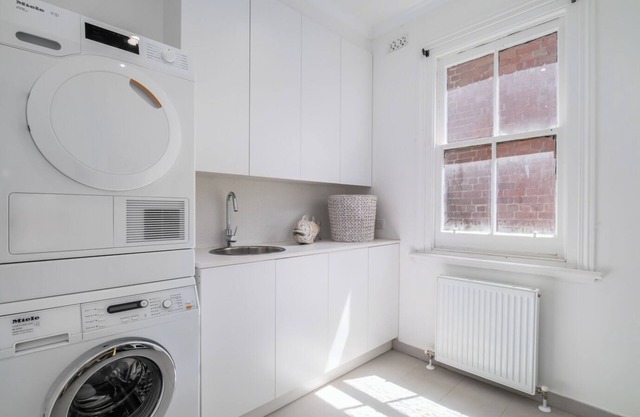 Perfect Parkside Princess Hill Retreat. Sleeps 6.
