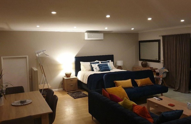 Perfect Weekend Getaway.a tranquil, quiet, tastefully decorated private space