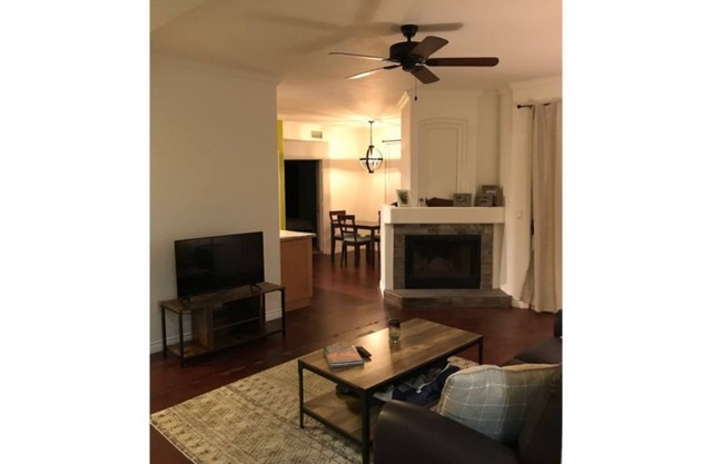 Perfectly located condo just south of Old Town