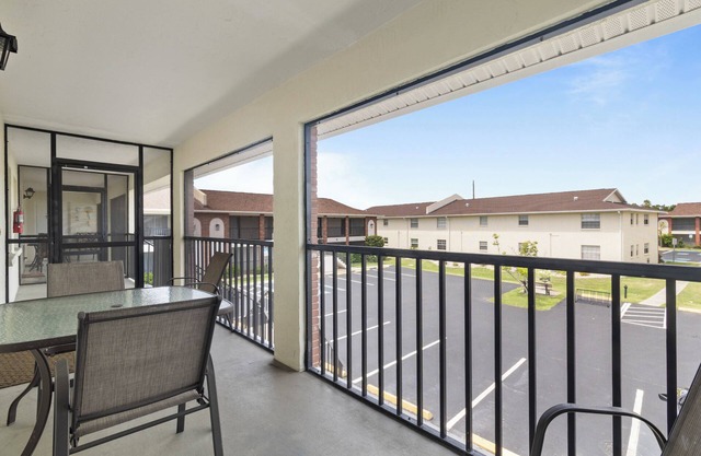 Perfectly Located Condo, Heated Pool, Minutes to Beach