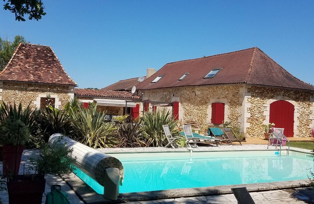 PERIGOURDIN CHARM with 3* SWIMMING POOL - LE CLAU des CERISIERS in the heart of PERIGORD