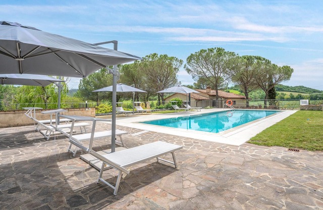 Pet friendly semi-detached house with large pool.