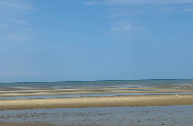 Pet friendly 2 Bed Rustic Cape Cottage -1 minute walk to Kingsbury Beach